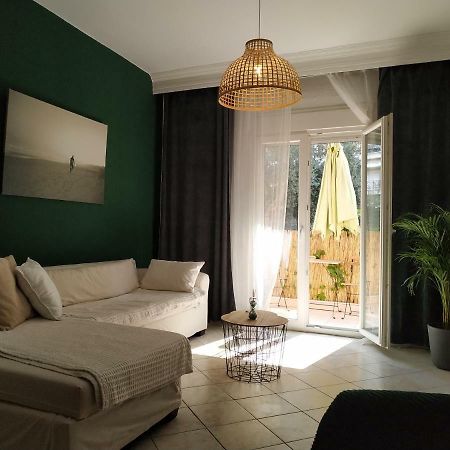 Bright Apartment Steps From The Sea Thessaloniki Exterior photo